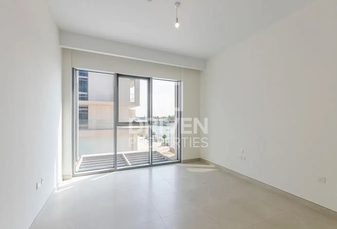 Large Layout and Brand New | Canal View