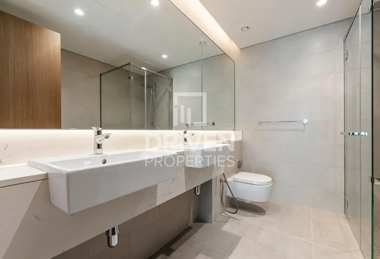 Large Layout and Brand New | Canal View