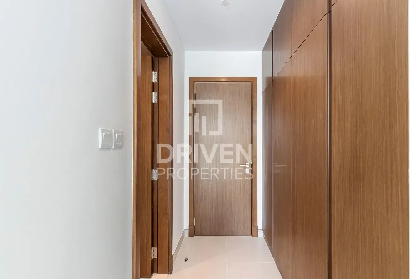 Large Layout and Brand New | Canal View