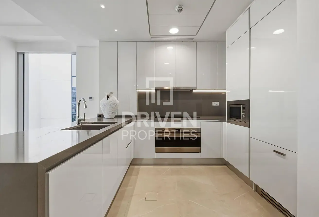 Burj Khalifa View | Lavish Living | Furnished