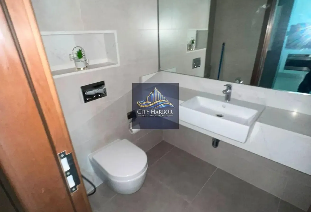 BEAUTIFUL 2 BHK + MAIDS IN CANAL FRONT 2