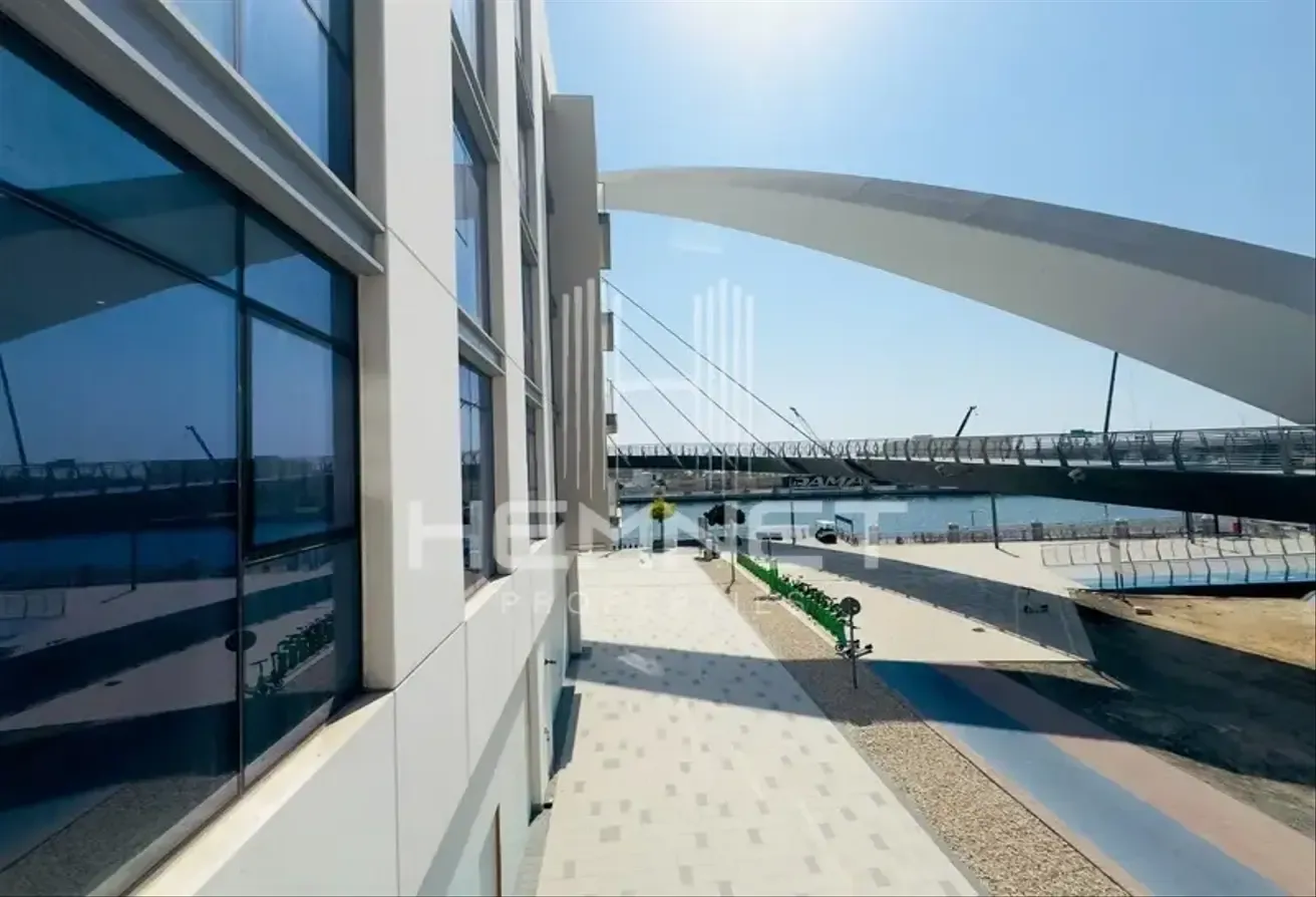 Fully Furnished | Upgraded | Canal View