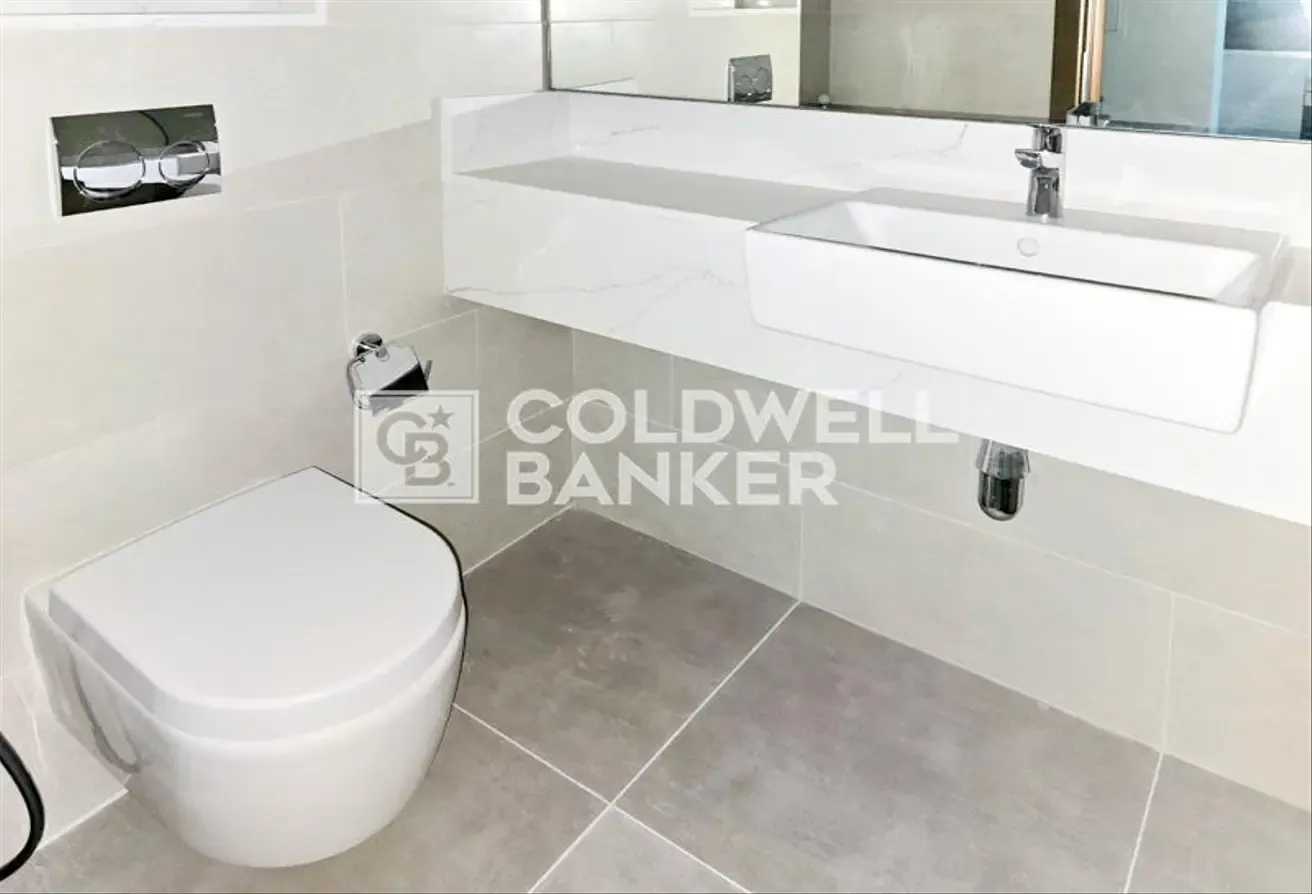 Spacious 2BR| Burj Khalifa View | Call for Viewing