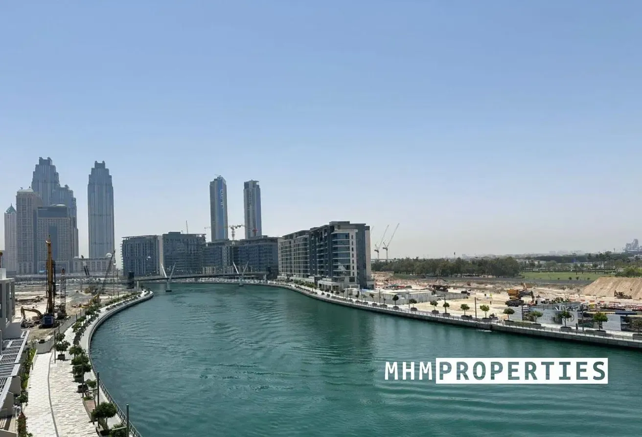 TOP FLOOR | FULL CANAL VIEW | CORNER