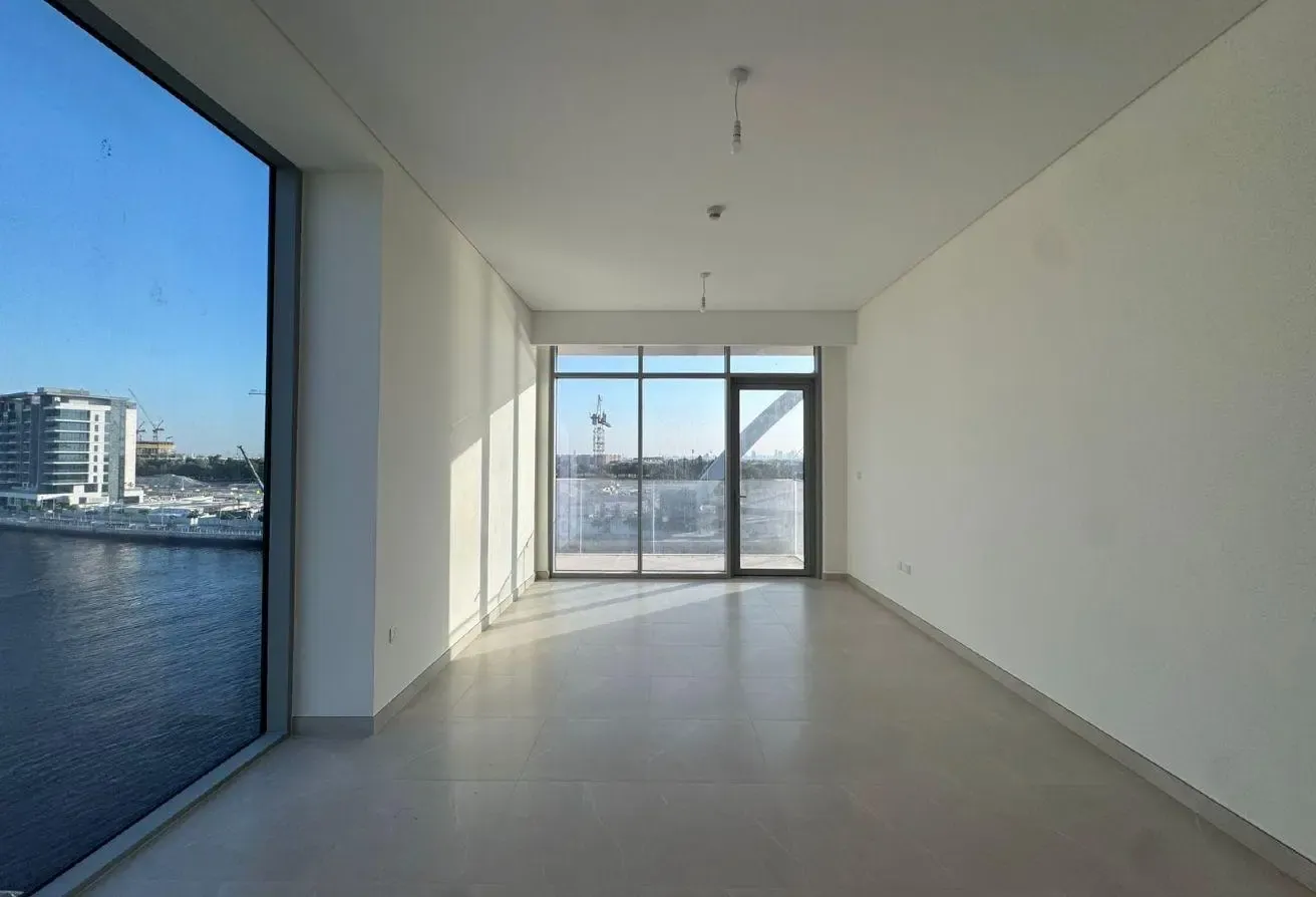 TOP FLOOR | FULL CANAL VIEW | CORNER