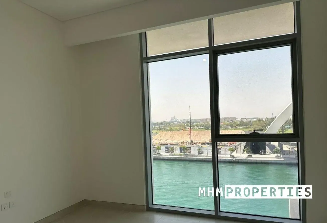 TOP FLOOR | FULL CANAL VIEW | CORNER