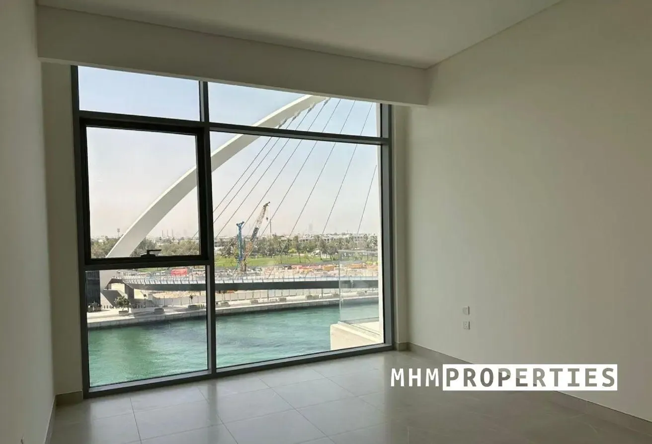 TOP FLOOR | FULL CANAL VIEW | CORNER
