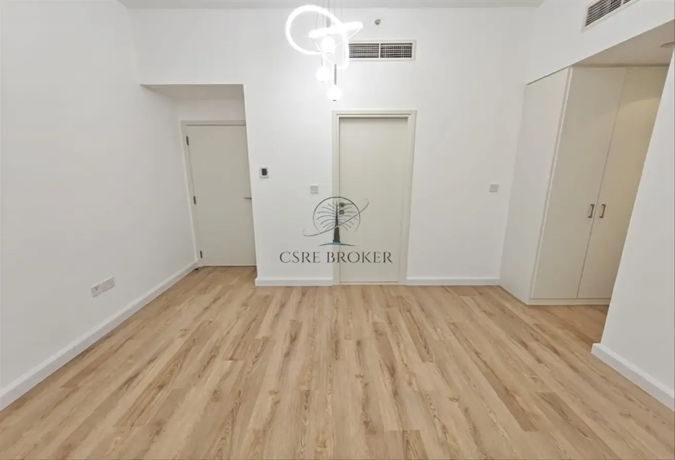 Spacious | Upgraded | Ready to move in