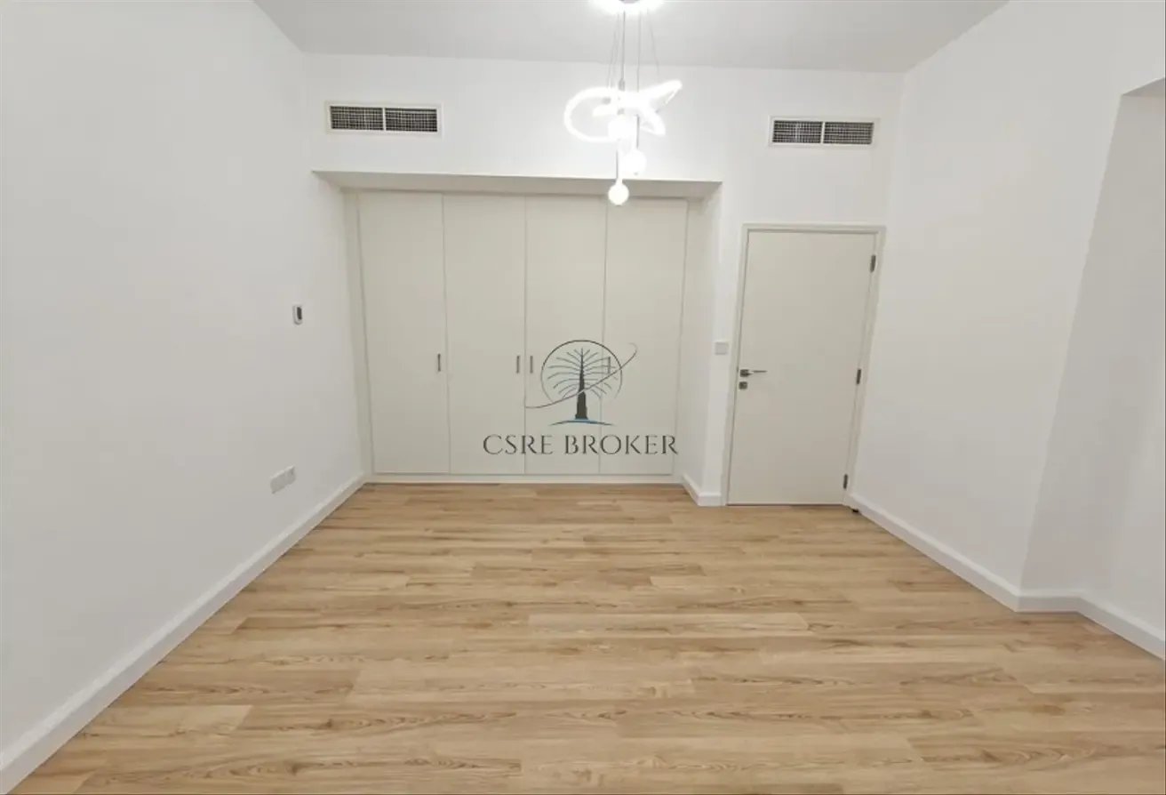 Spacious | Upgraded | Ready to move in