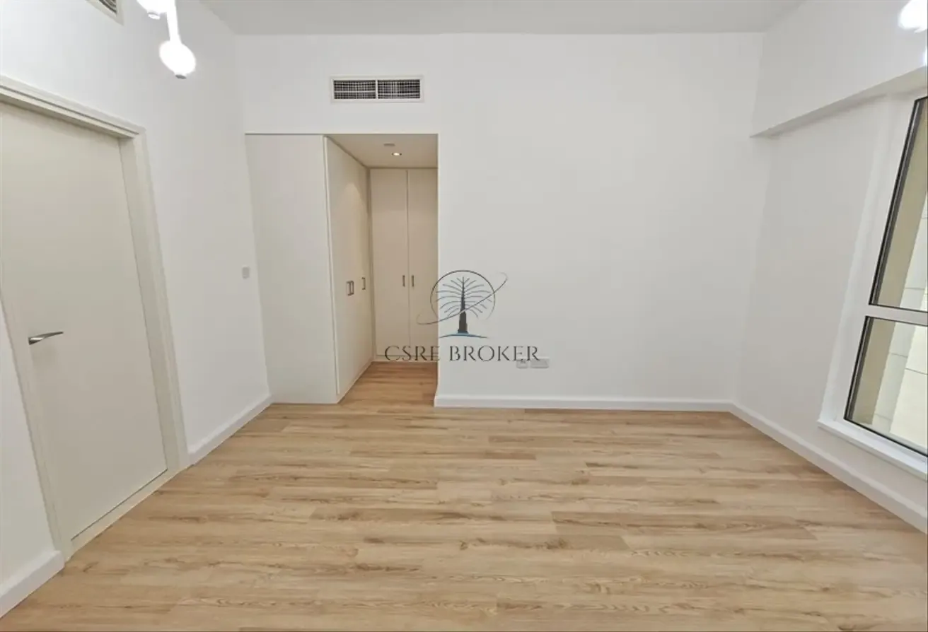 Spacious | Upgraded | Ready to move in