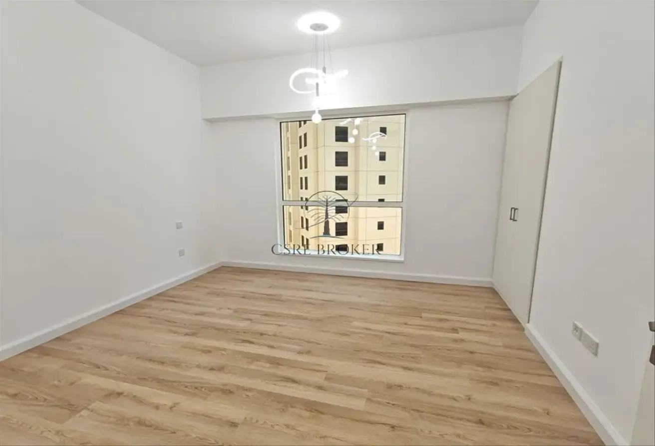 Spacious | Upgraded | Ready to move in