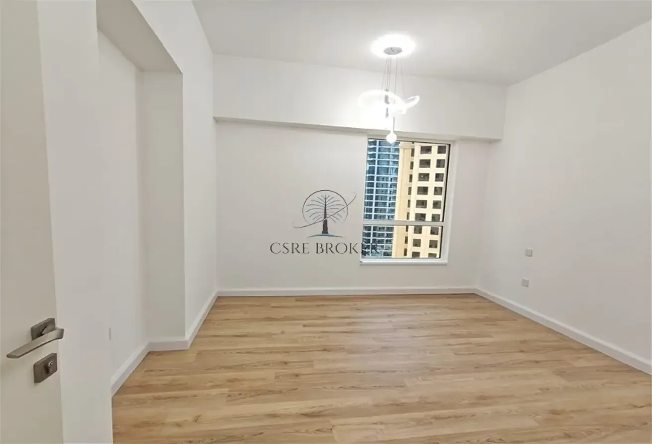 Spacious | Upgraded | Ready to move in