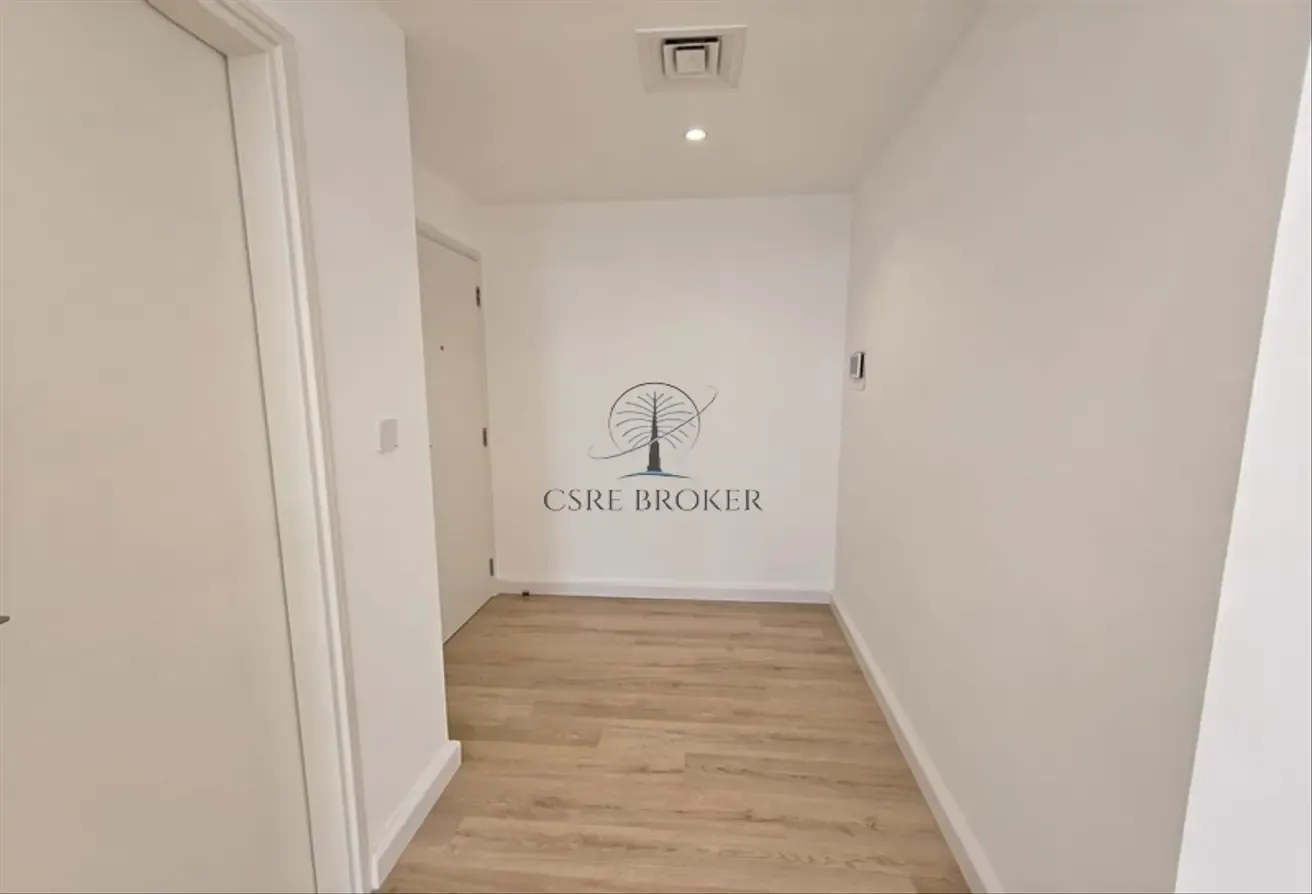 Spacious | Upgraded | Ready to move in