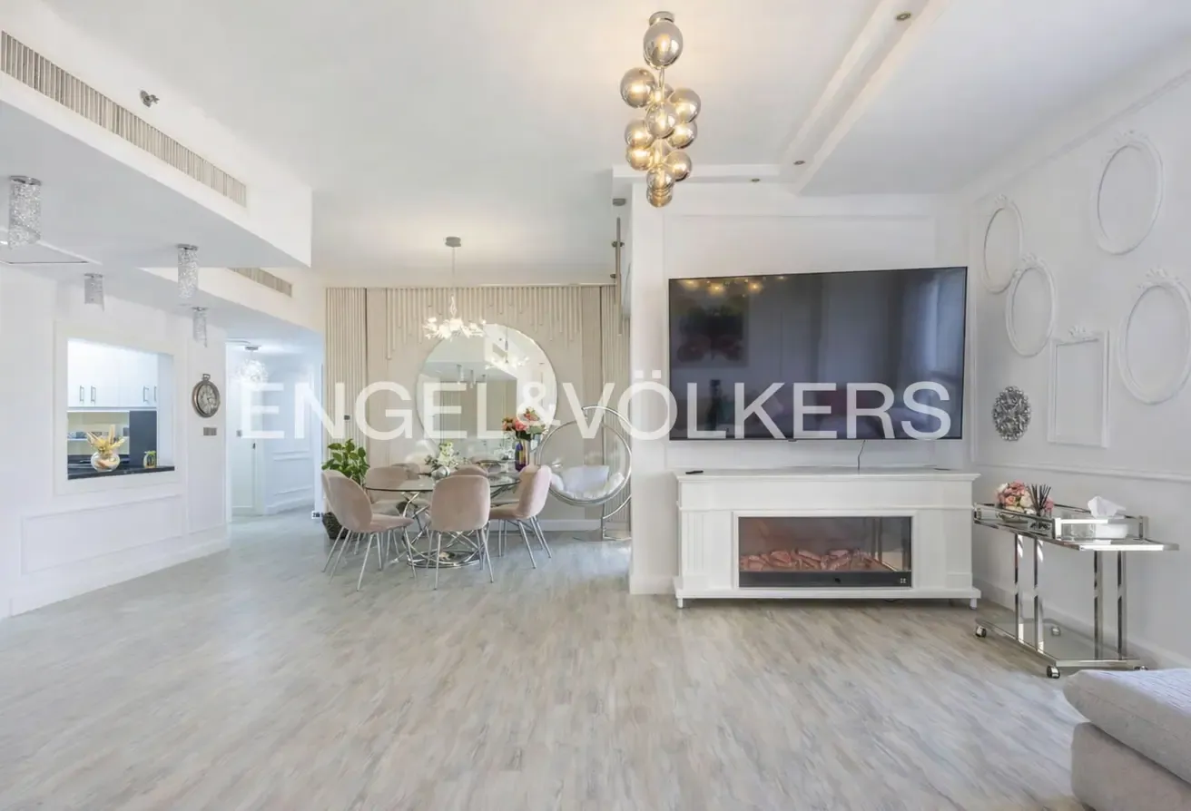 Fully Furnished I Upgraded I Low Floor I Sea View