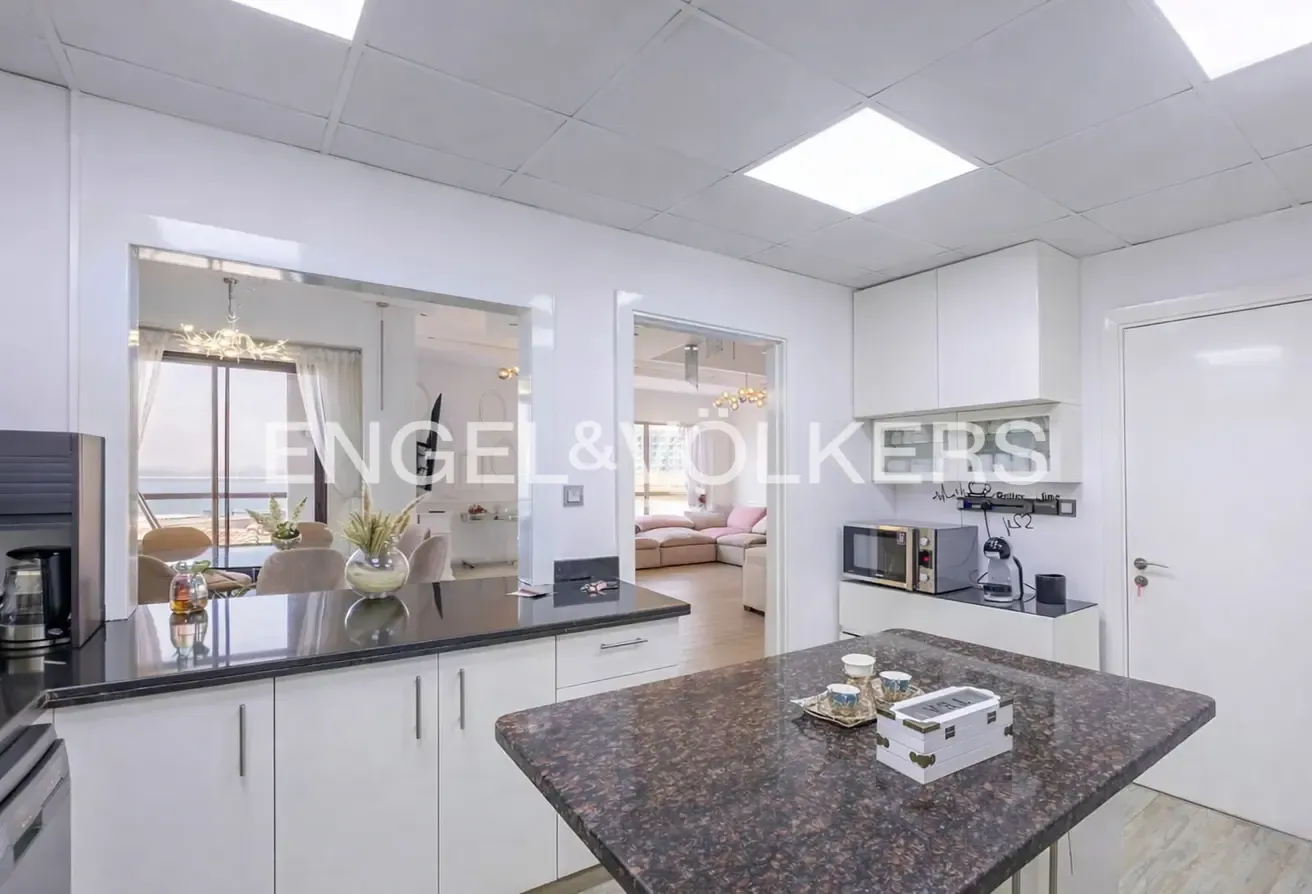 Fully Furnished I Upgraded I Low Floor I Sea View