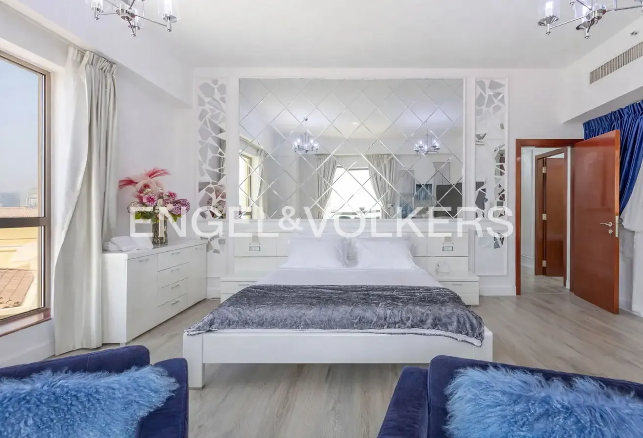 Fully Furnished I Upgraded I Low Floor I Sea View