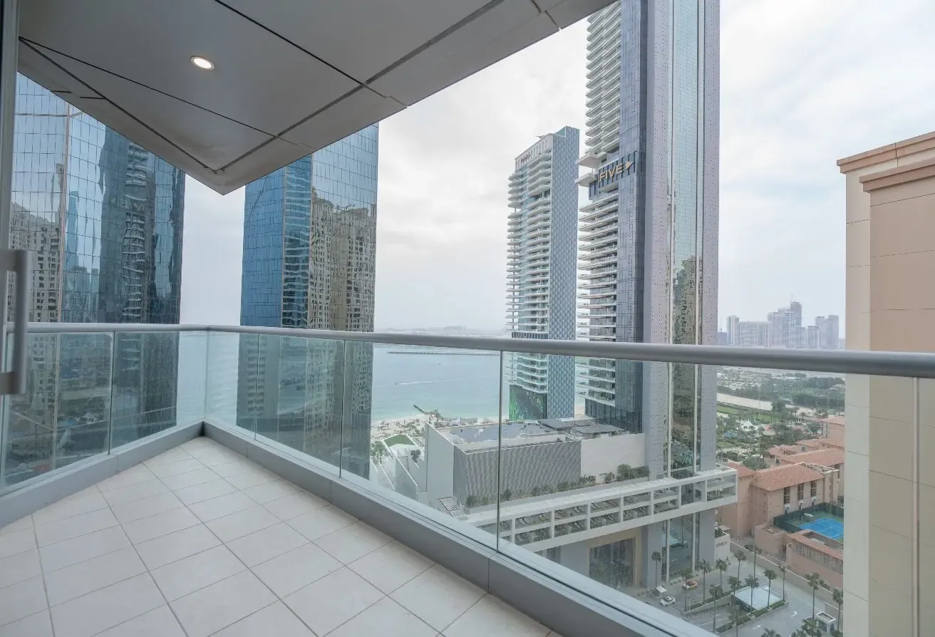 Spacious 3 Bed Room With  Maid Room | Sea View
