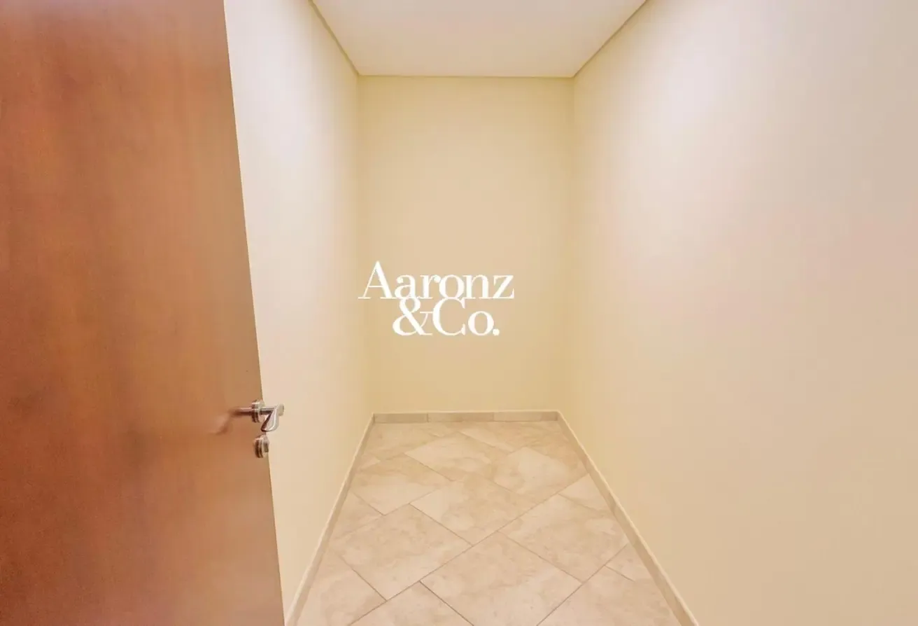 Vacant | Mid Floor | Sea View | 3 Plus Maid