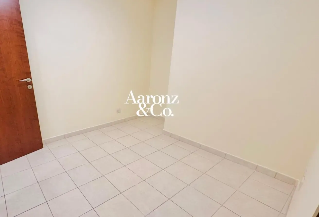 Vacant | Mid Floor | Sea View | 3 Plus Maid