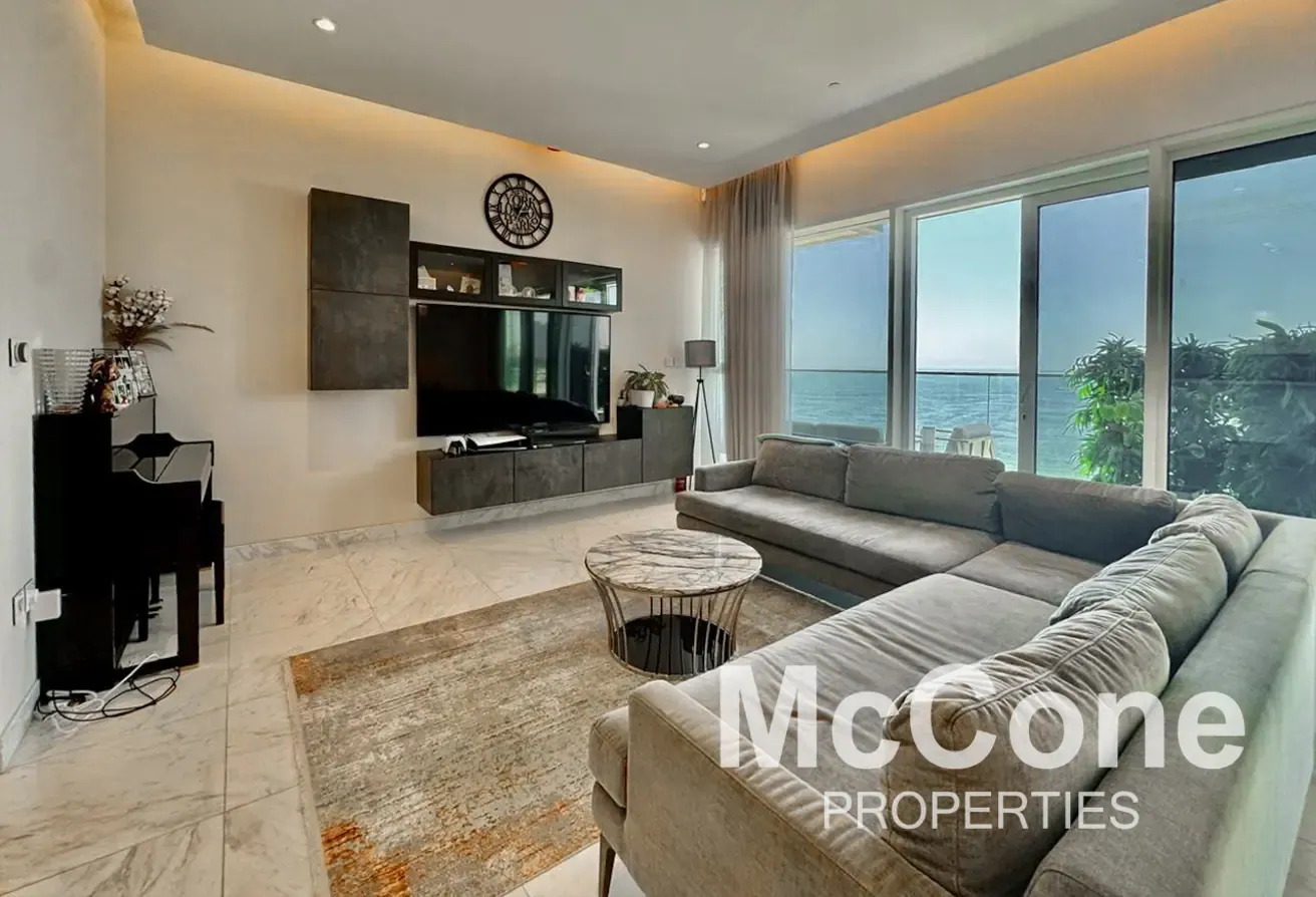 Beachfront | Stunning Views | Prime Location