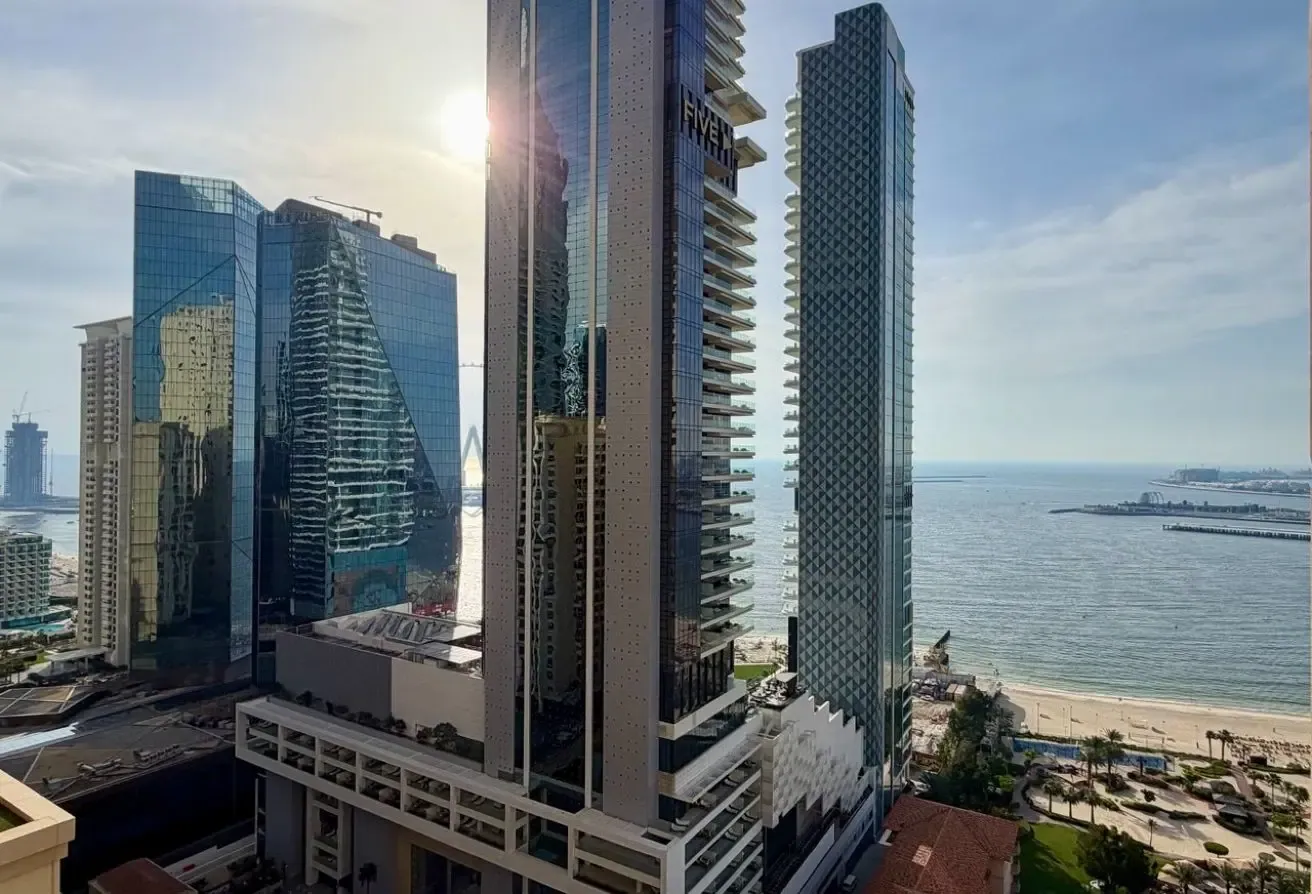 3 br + maids| Sea Views | fully Renovated