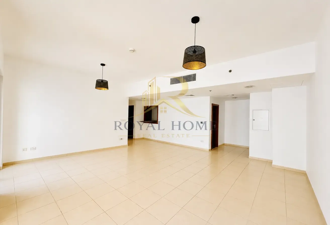 Large Layout l Vacant Now l Prime Location