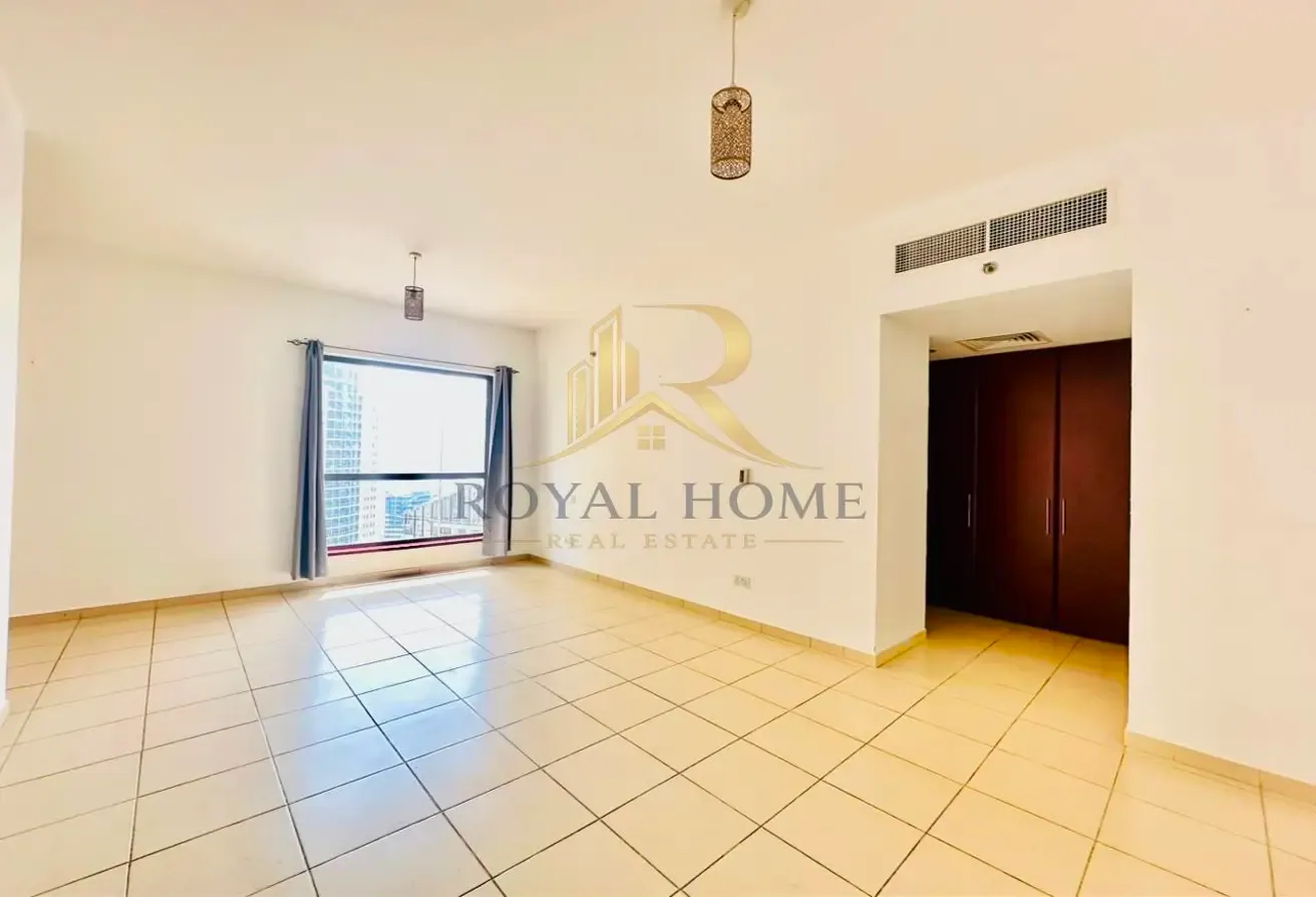 Large Layout l Vacant Now l Prime Location
