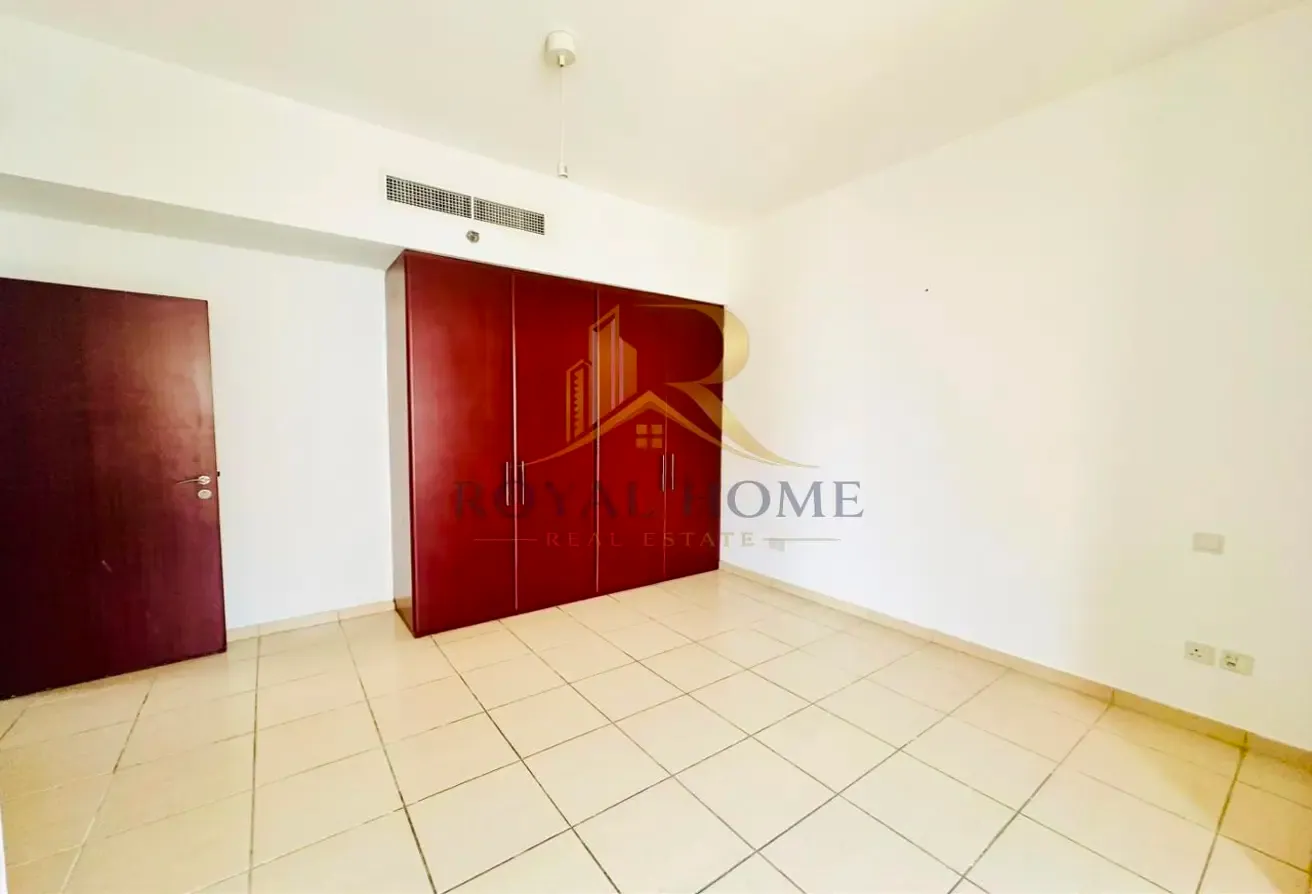 Large Layout l Vacant Now l Prime Location