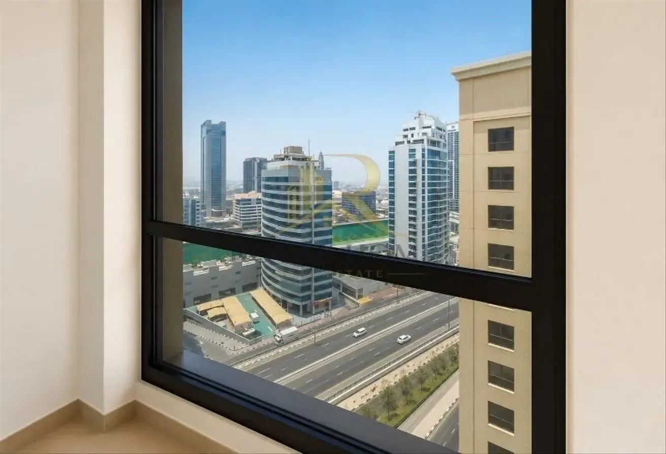 Large Layout l Vacant Now l Prime Location