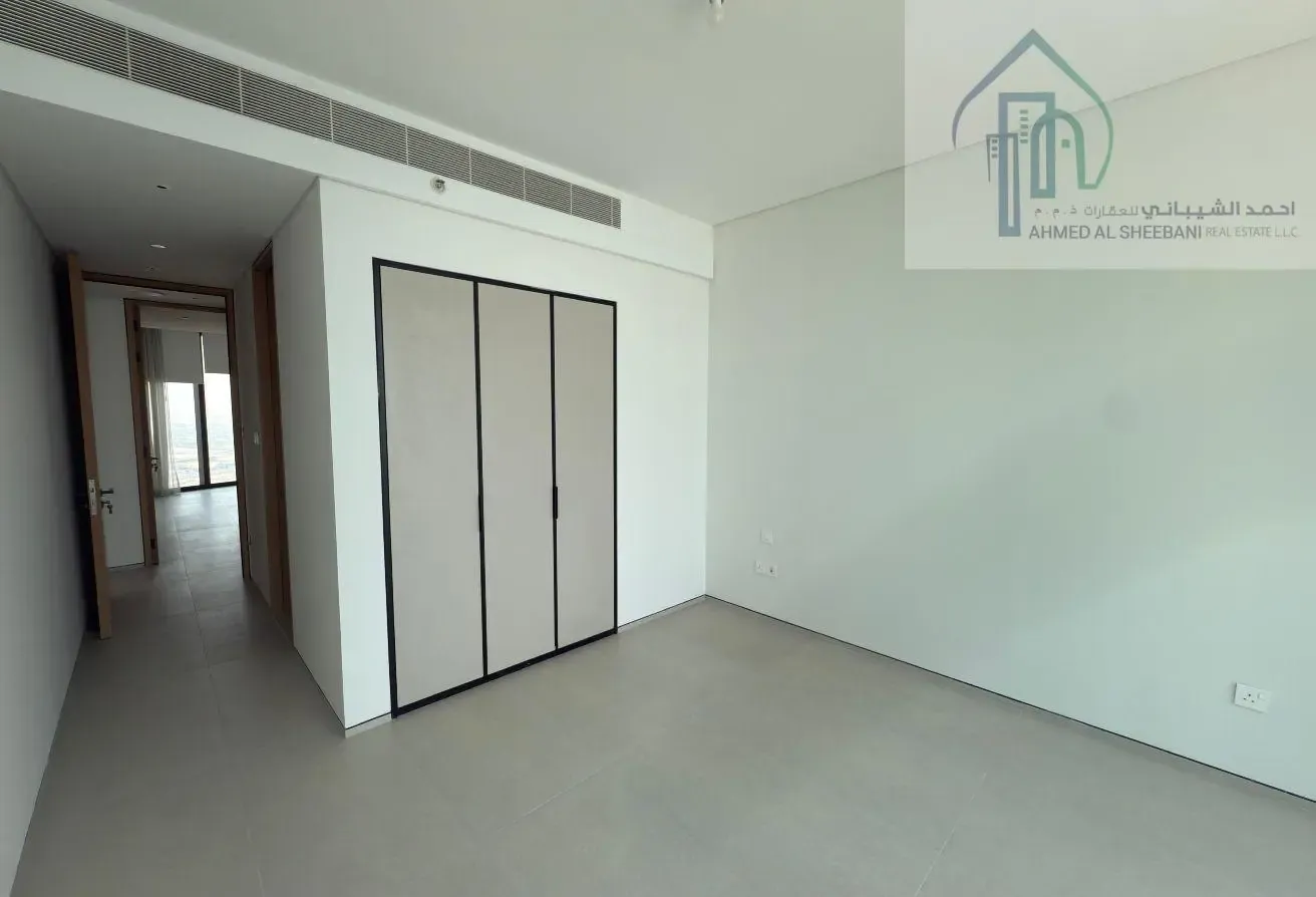 3+MAID HIGH FLOOR PANORMIC VIEW OF SEA AND MARINA