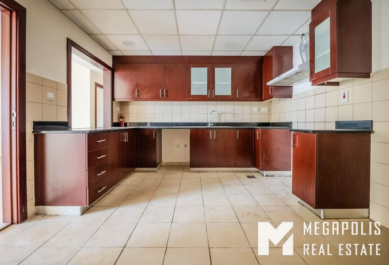 Up-to 4 Cheques | Large Layout | Sea View | Vacant