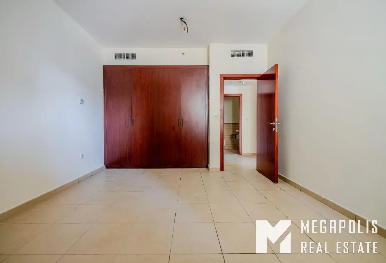 Up-to 4 Cheques | Large Layout | Sea View | Vacant