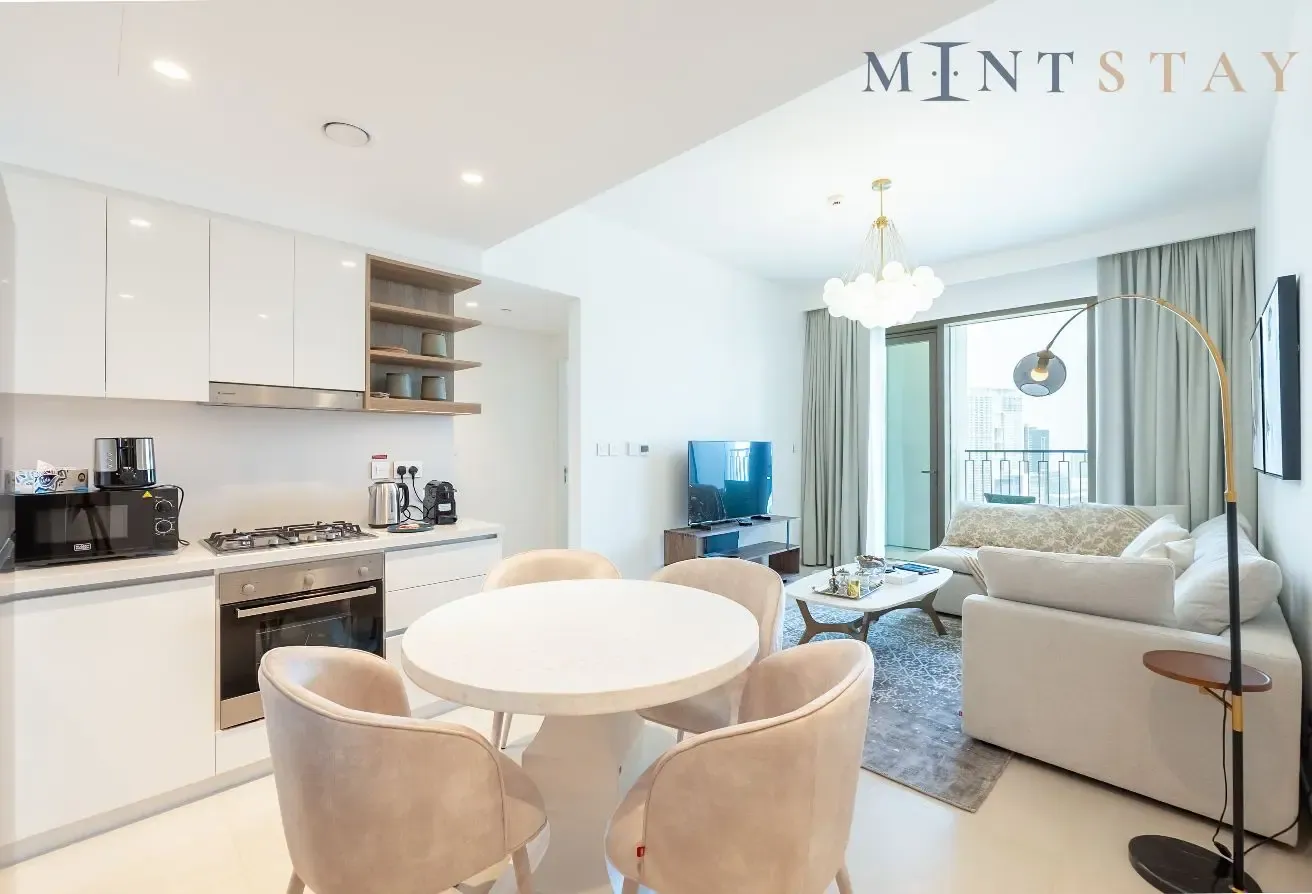 Elegant 1BR Apt, Steps Away from Dubai Mall