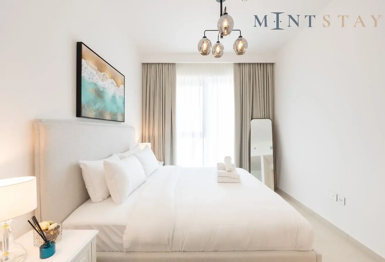 Elegant 1BR Apt, Steps Away from Dubai Mall