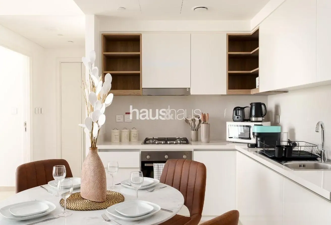 Spectacular Skyline View | Luxurious 1BR | Chic