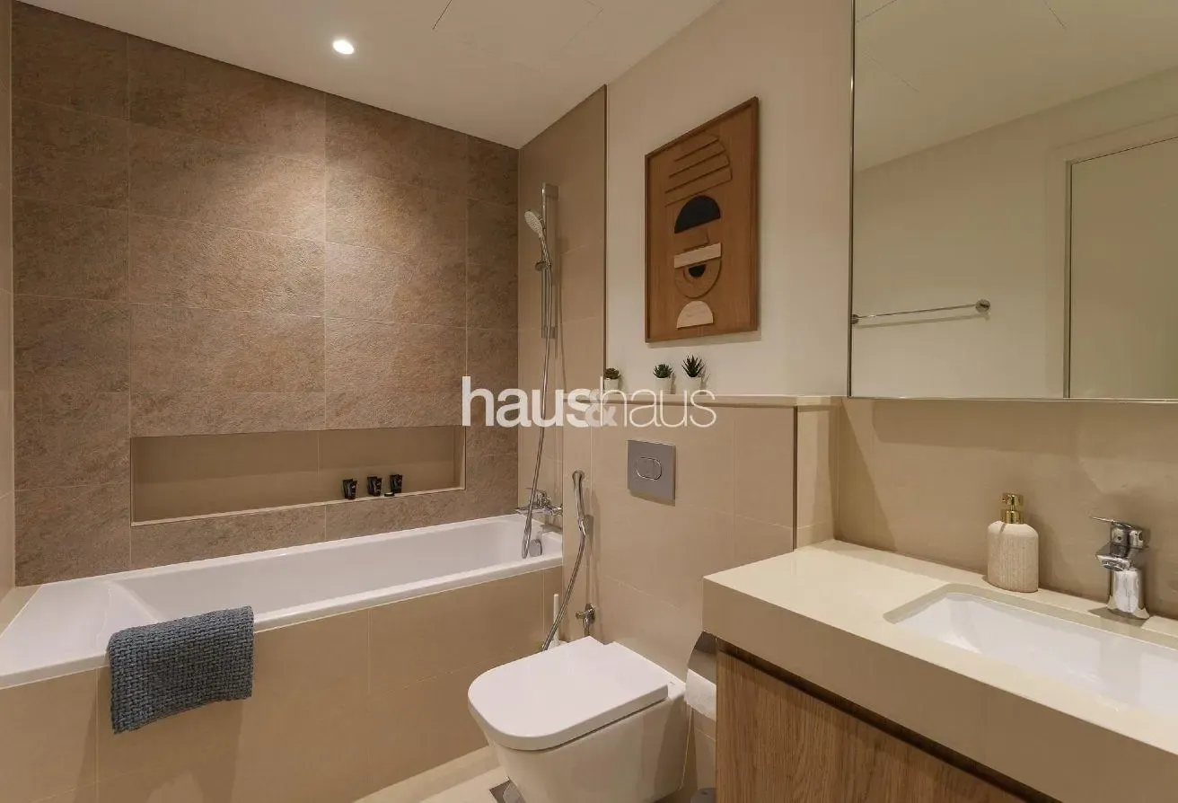 Spectacular Skyline View | Luxurious 1BR | Chic
