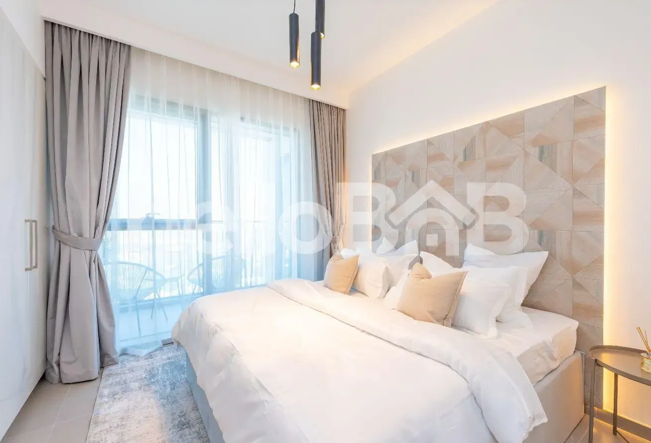 Sleeps 4 | Downtown Escape | 2-BR Large