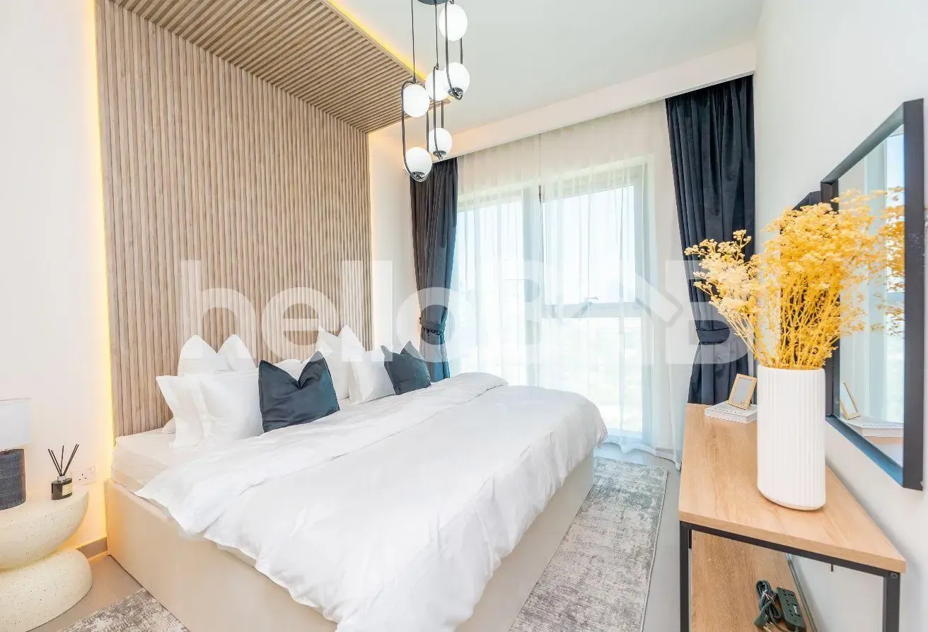 Sleeps 4 | Downtown Escape | 2-BR Large