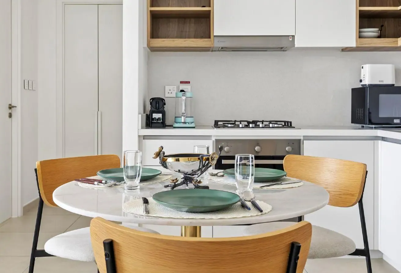 Prestine 1 BR | Skyline City | Downtown Views