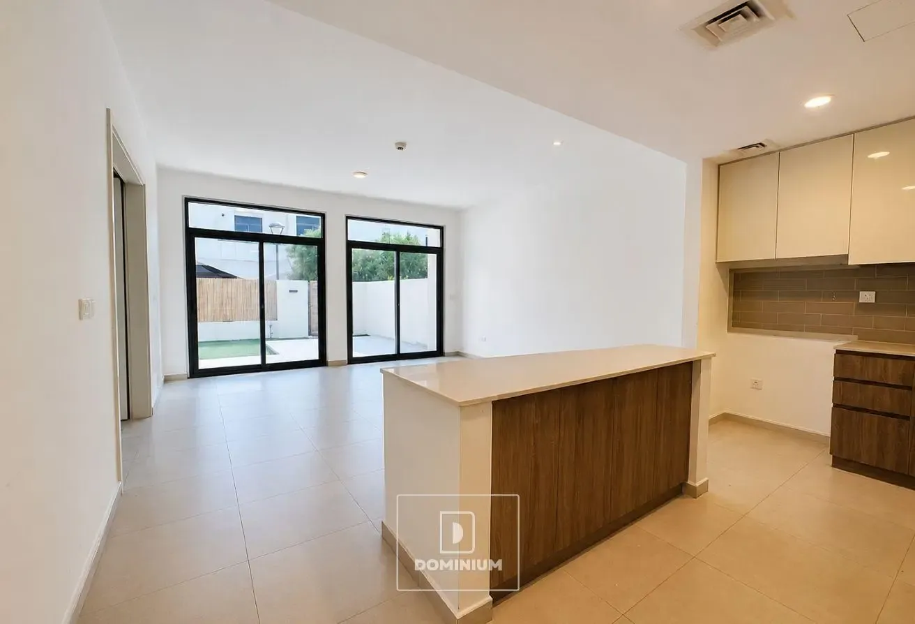 HUGE PLOT | CORNER | VACANT NOW