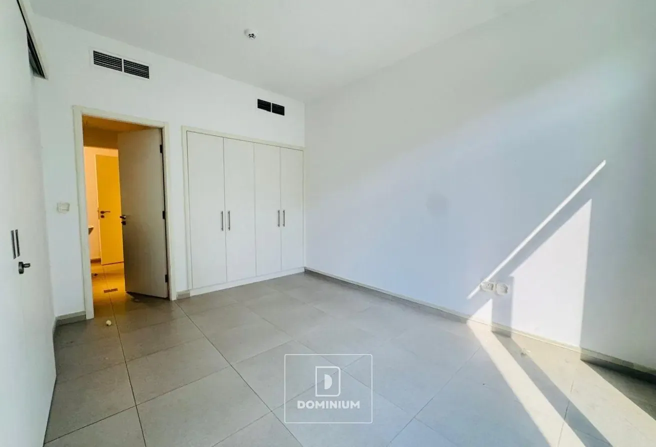 HUGE PLOT | CORNER | VACANT NOW