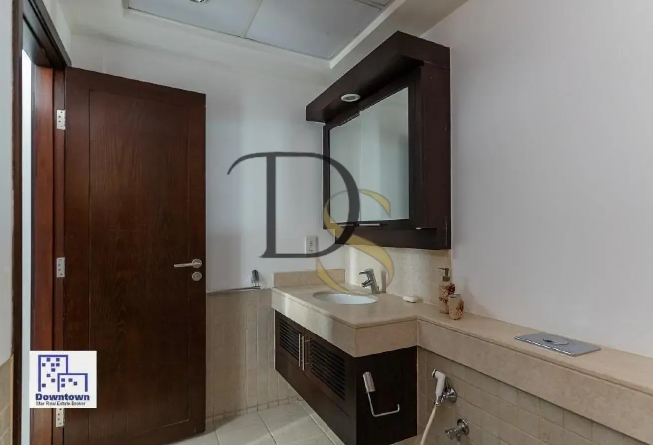 Spacious layout with Fountain Lake View Furnished