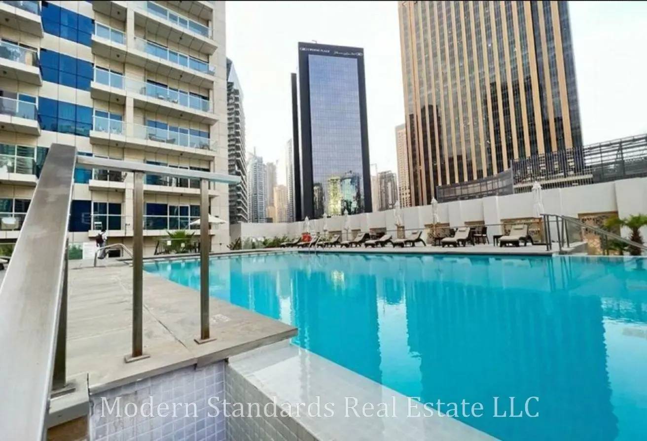 Furnished l Community View - 3 Min Walk to Mall