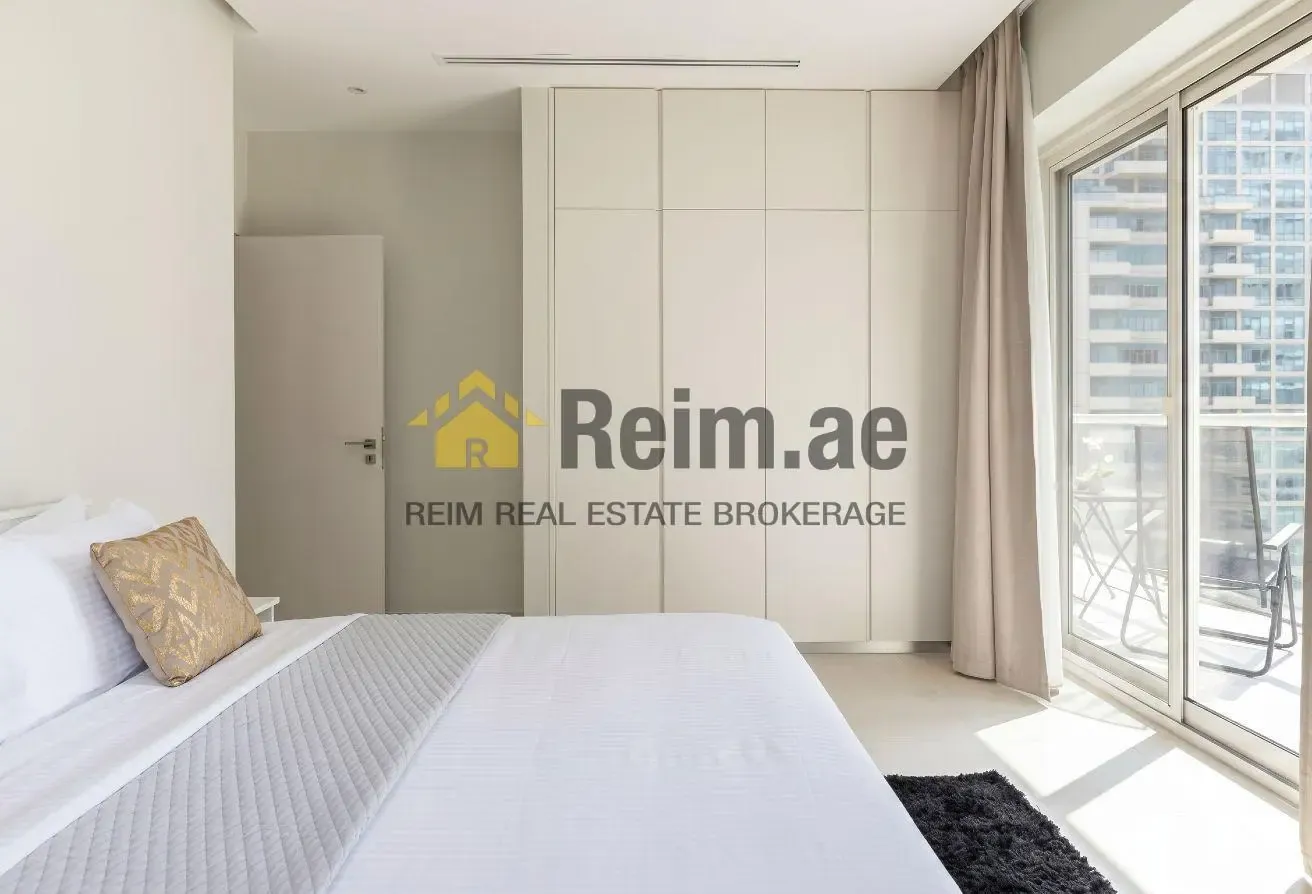 High Floor | Fully Upgraded | Full Lake View