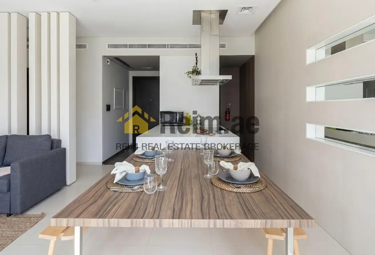 High Floor | Fully Upgraded | Full Lake View