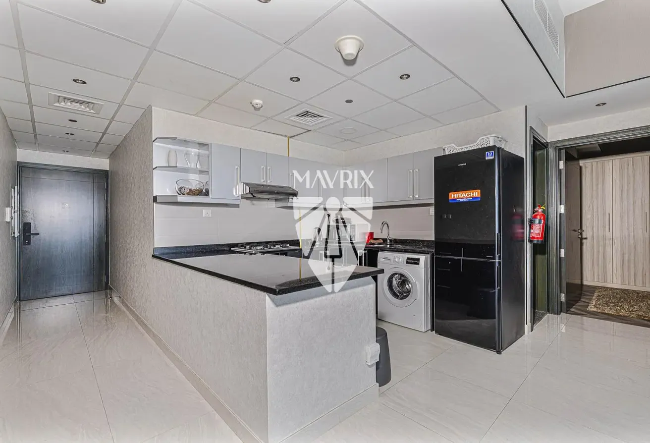 Large layout | Pool View | Vacant | Furnished