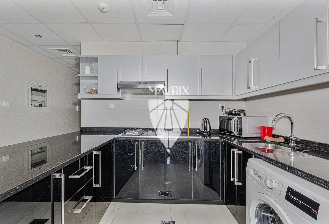 Large layout | Pool View | Vacant | Furnished
