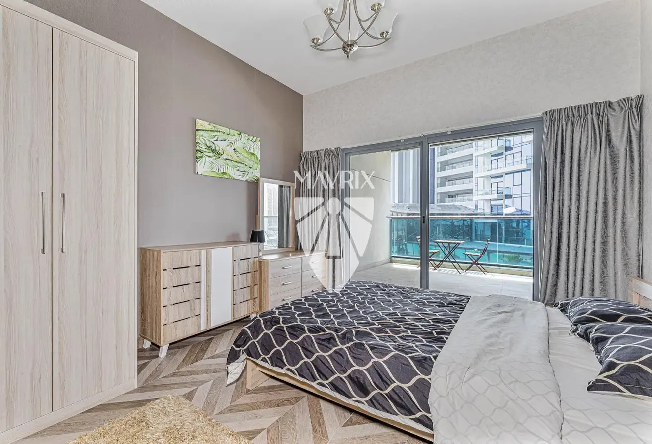 Large layout | Pool View | Vacant | Furnished