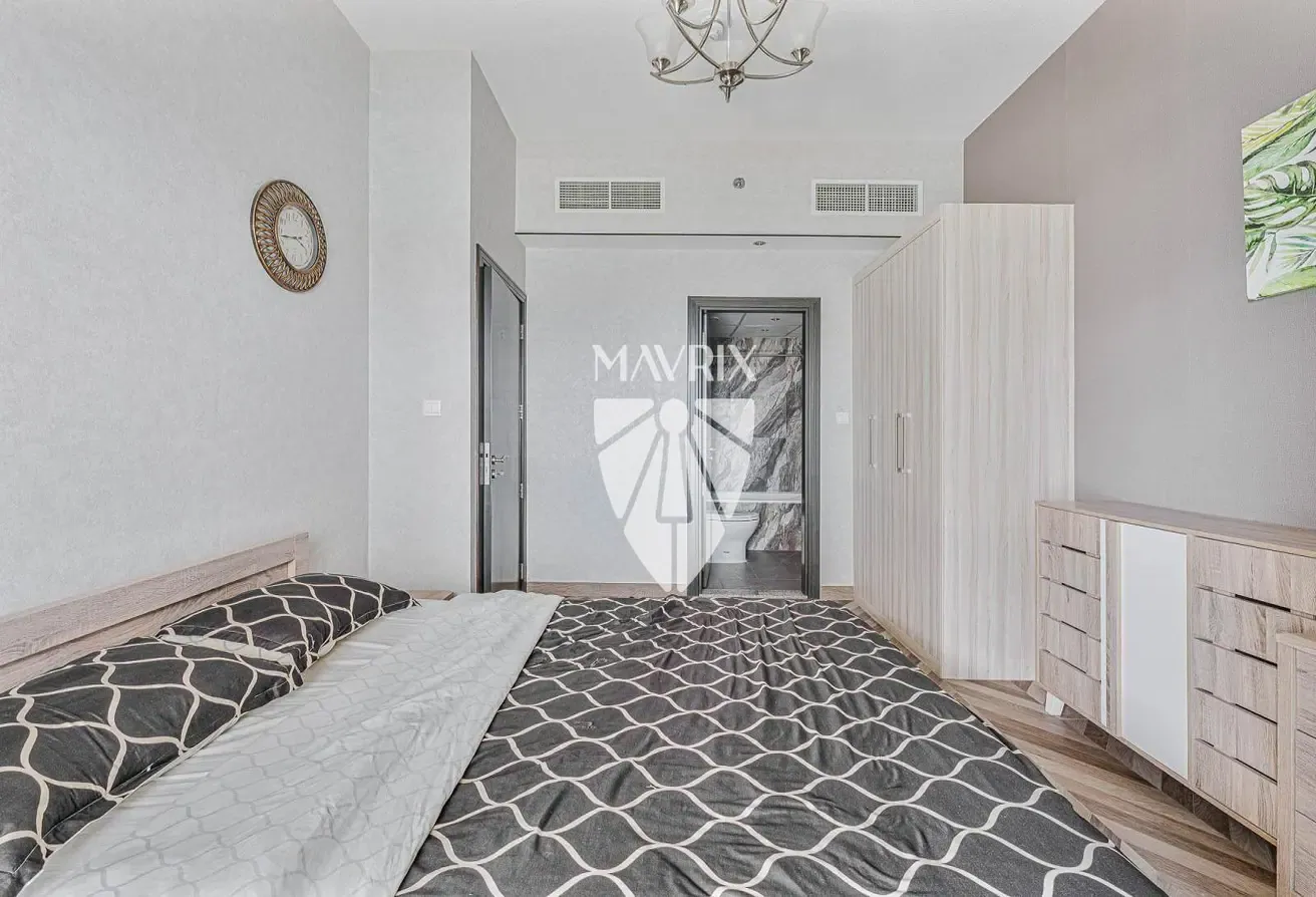 Large layout | Pool View | Vacant | Furnished