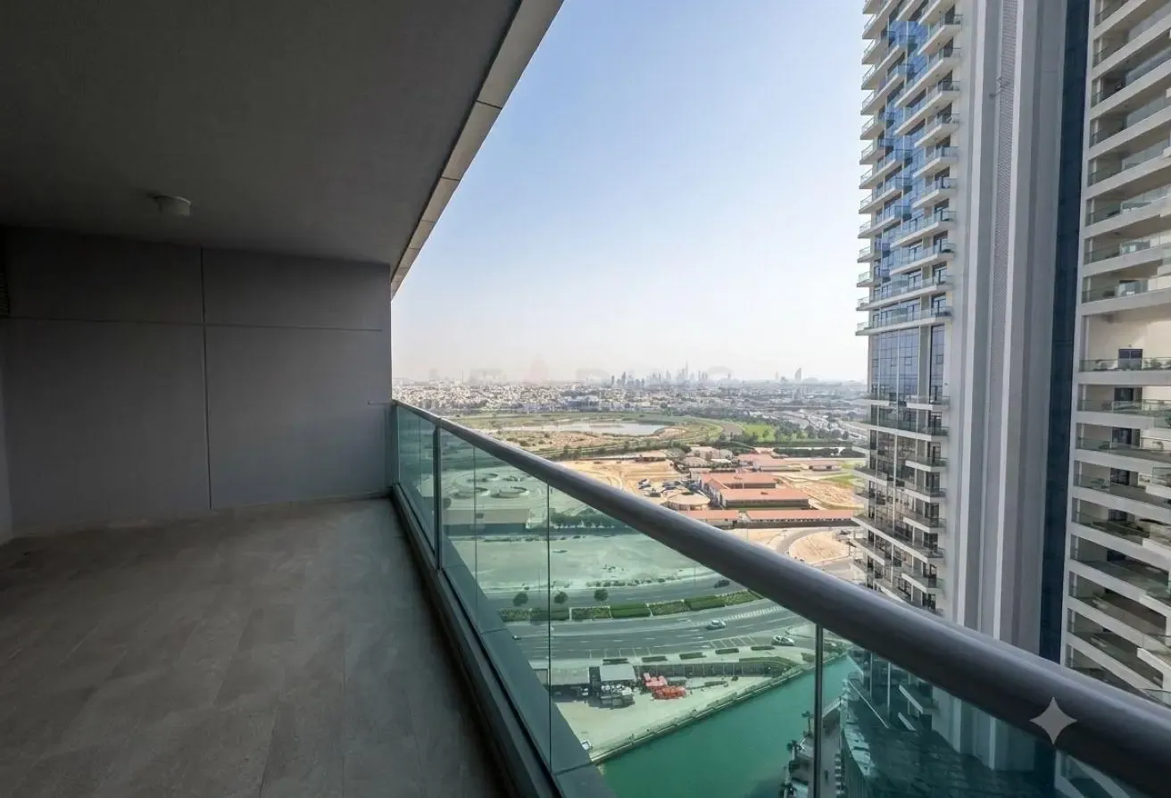 Bright & Spacious | Premium Apartment | Ready to M